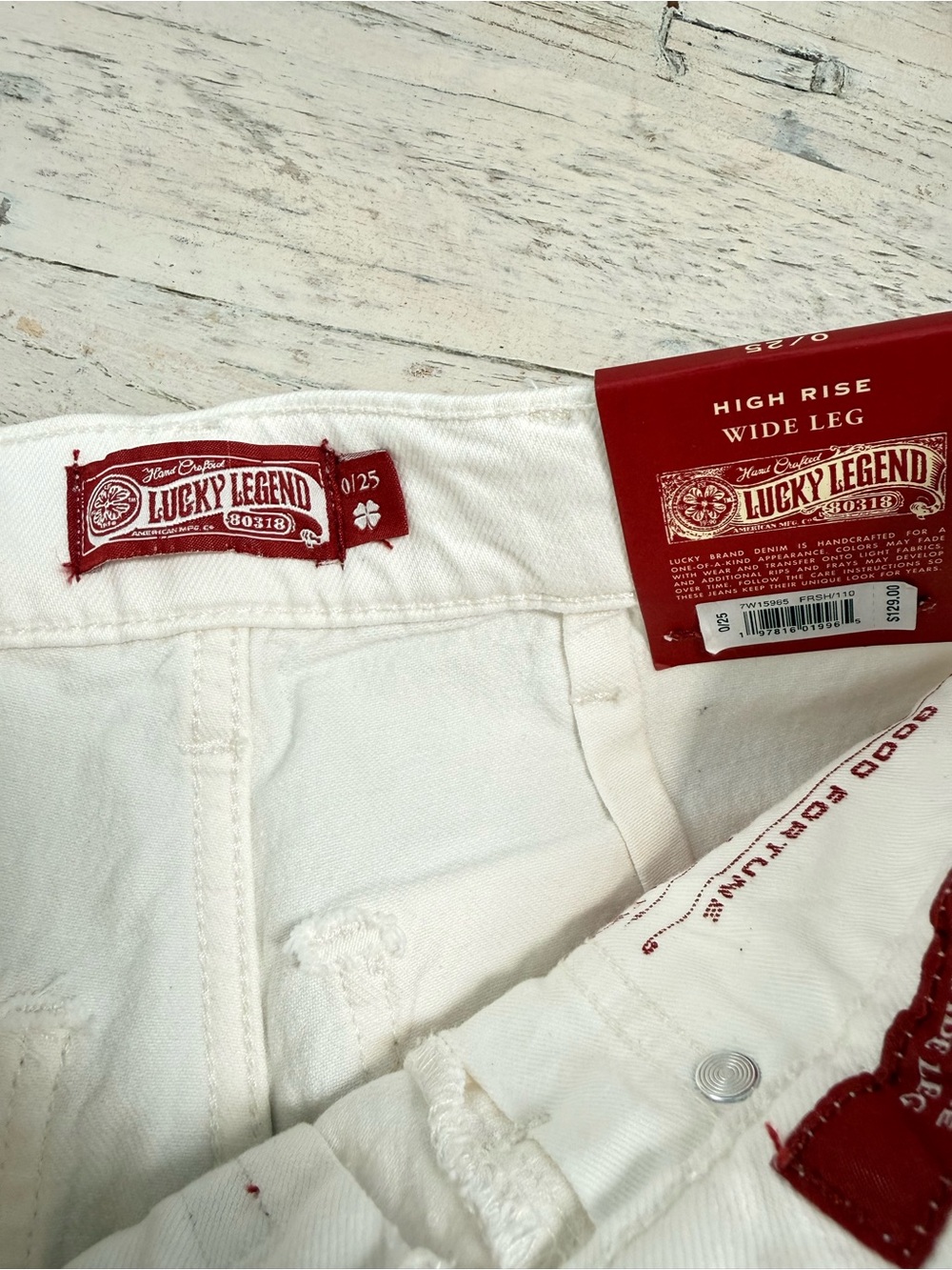 Lucky Brand Legend white High Rise Crop Jeans
New With Tags size 25 - Picture 10 of 13